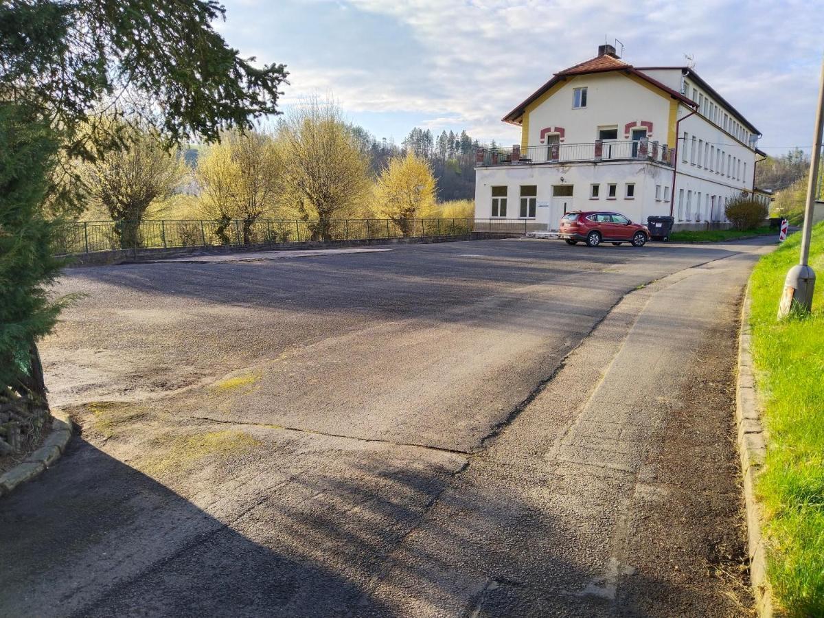 Pension V Parku Cesky Sternberk Extérieur photo