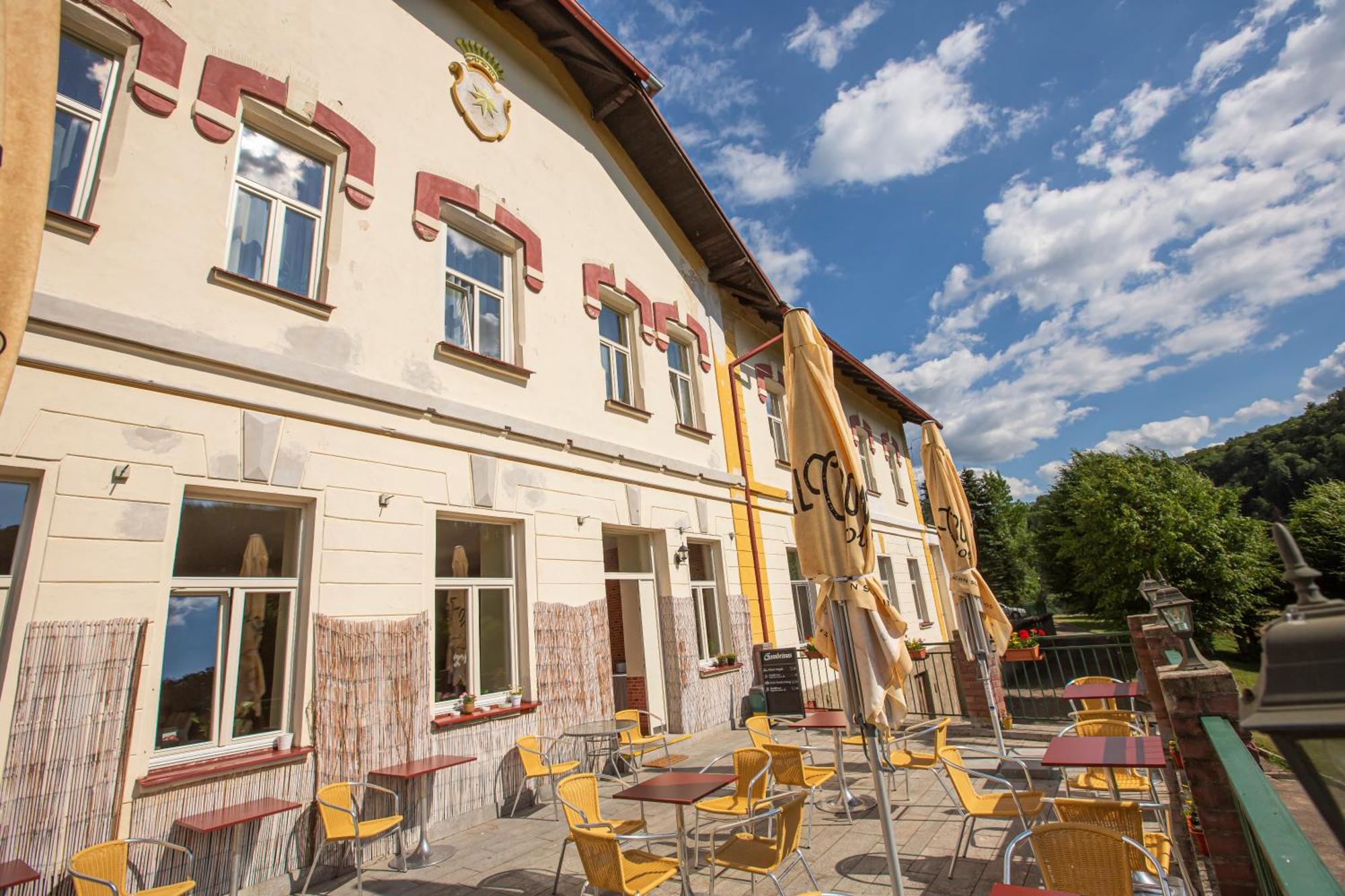 Pension V Parku Cesky Sternberk Extérieur photo